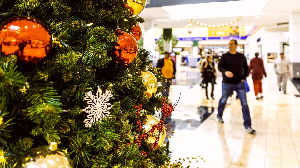 busy mall with christmas tree during the holiday retail shopping season