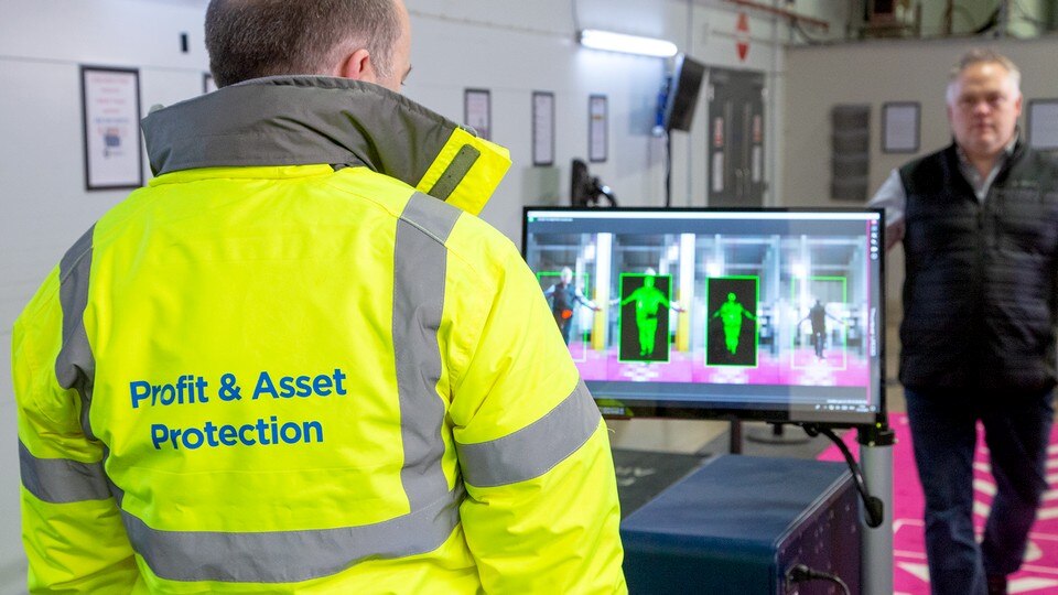 retail loss preventionprofit and asset protection worker scanning a potentail shopper entering the store