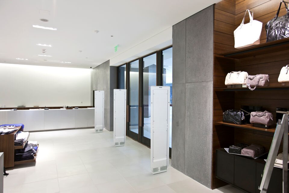 synergy system with rfid panels in retail environment