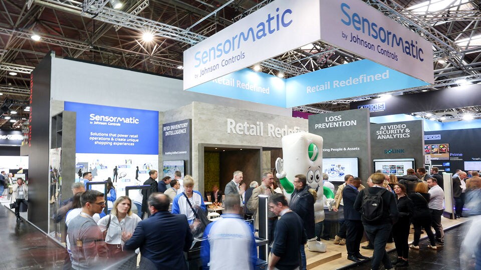 visitors and employees at the sensormatic solutions retail industry tradeshow booth