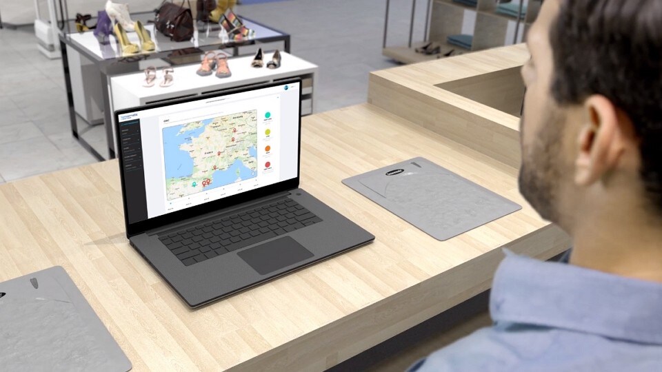 Store associate viewing SMaaS screen